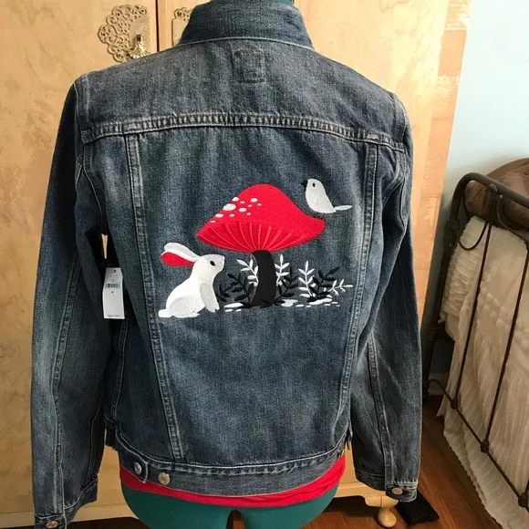 SOLD! OOAK Upcycled embroidered Gap denim jacket - Picture 1 of 9
